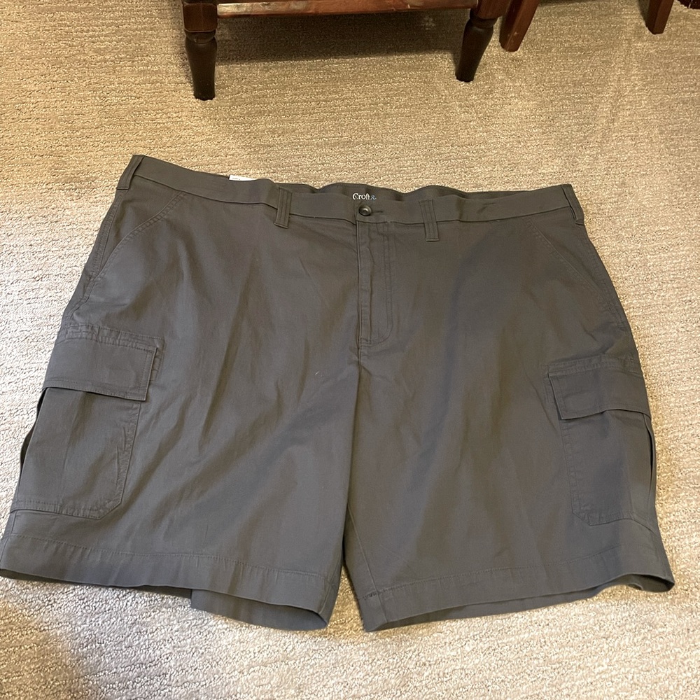NWT Mens size 52 cargo shorts